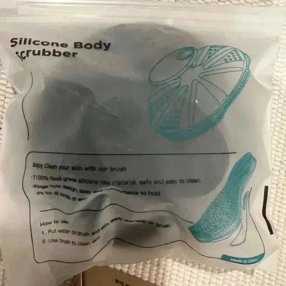 Dr. Squatch fresh falls soap and body scrubber, new, stocking stuffers - Picture 3 of 3